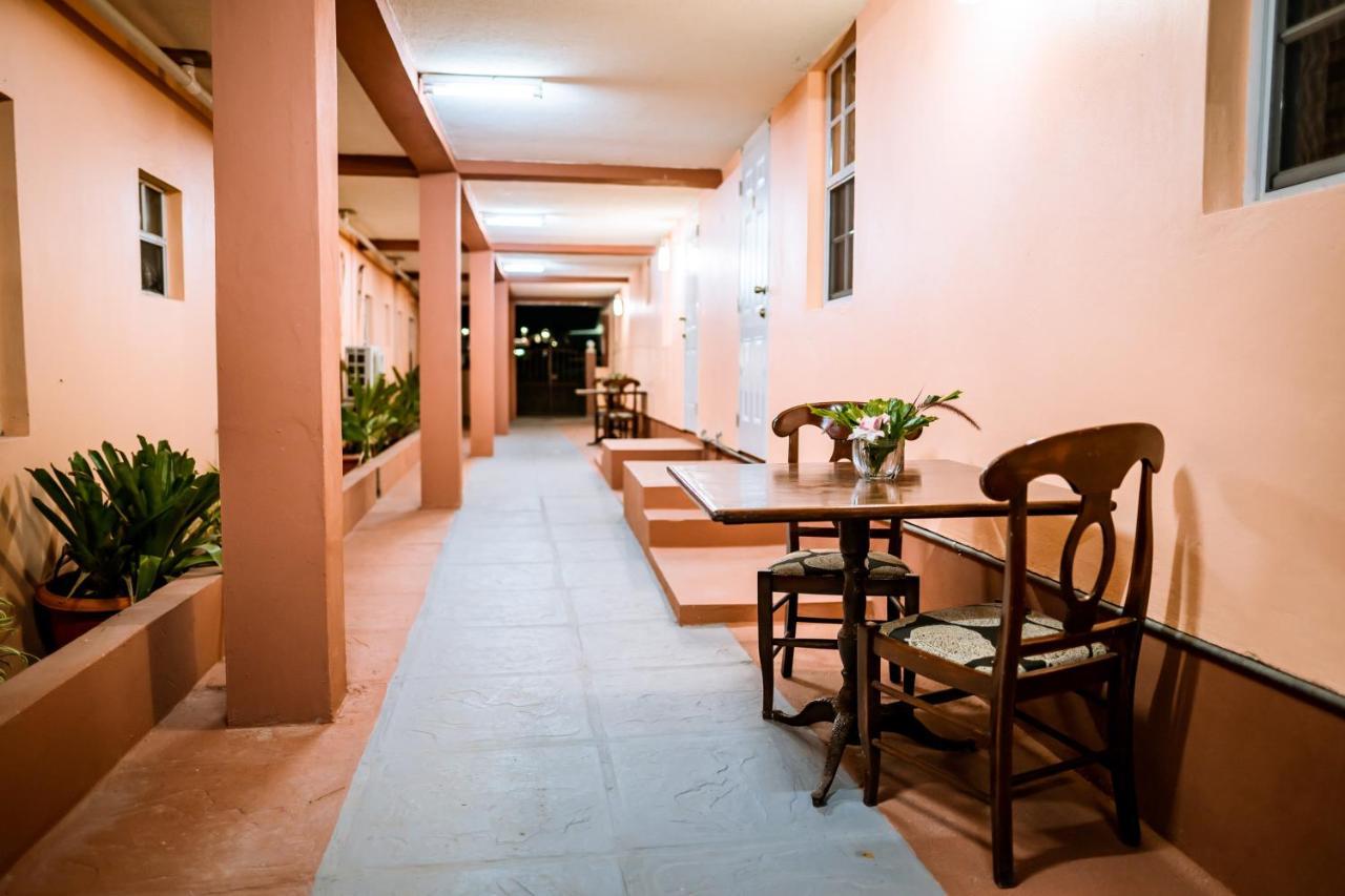 Connie'S Comfort Suites St. John's Екстер'єр фото