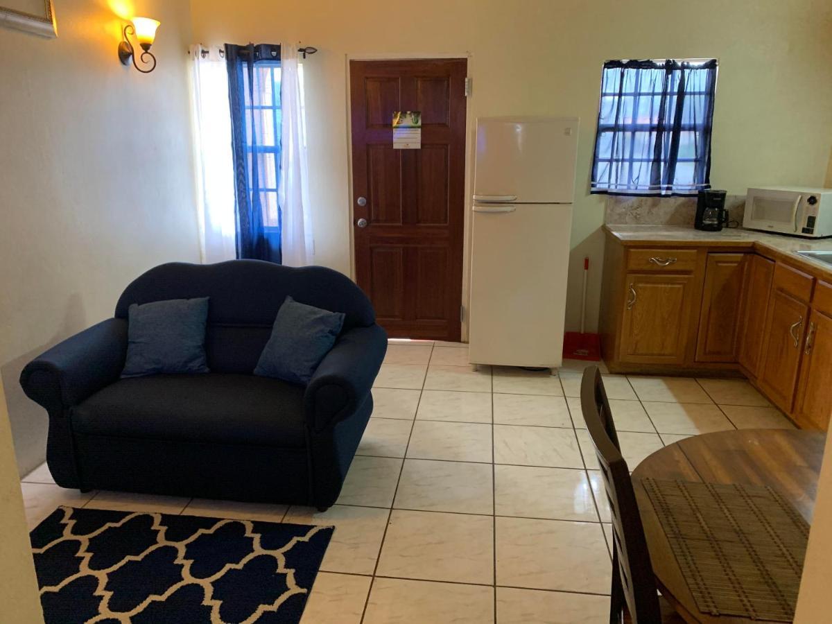 Connie'S Comfort Suites St. John's Екстер'єр фото