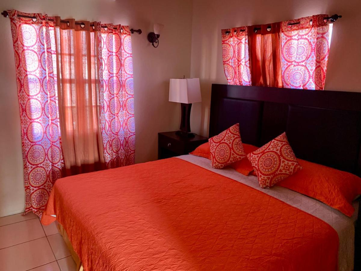 Connie'S Comfort Suites St. John's Екстер'єр фото