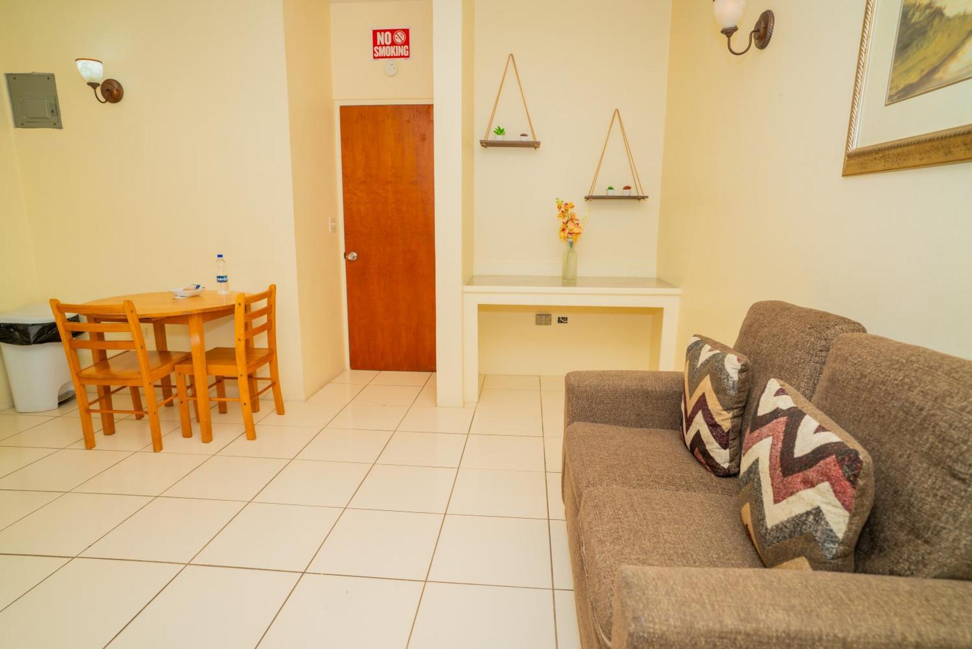 Connie'S Comfort Suites St. John's Екстер'єр фото