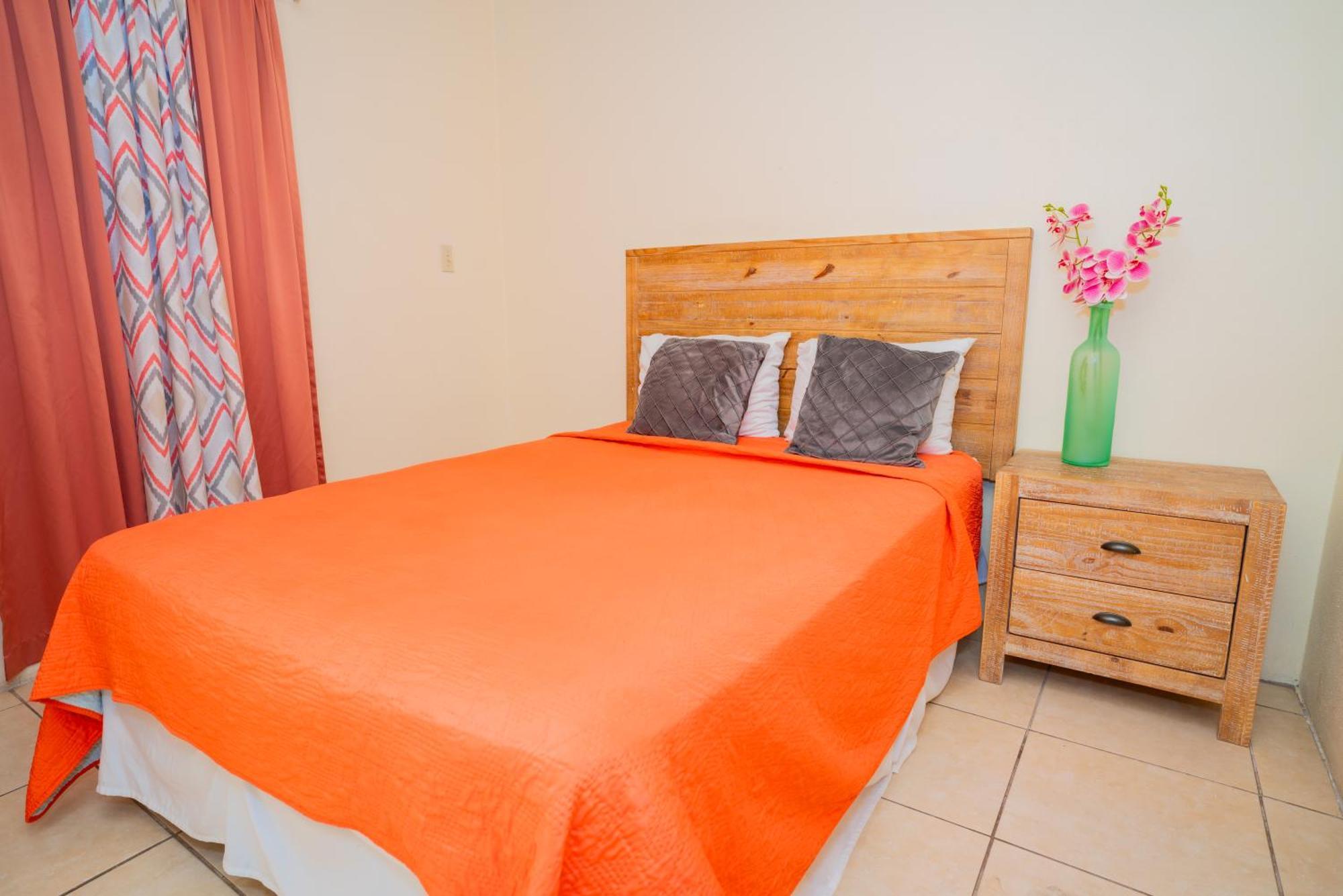 Connie'S Comfort Suites St. John's Екстер'єр фото