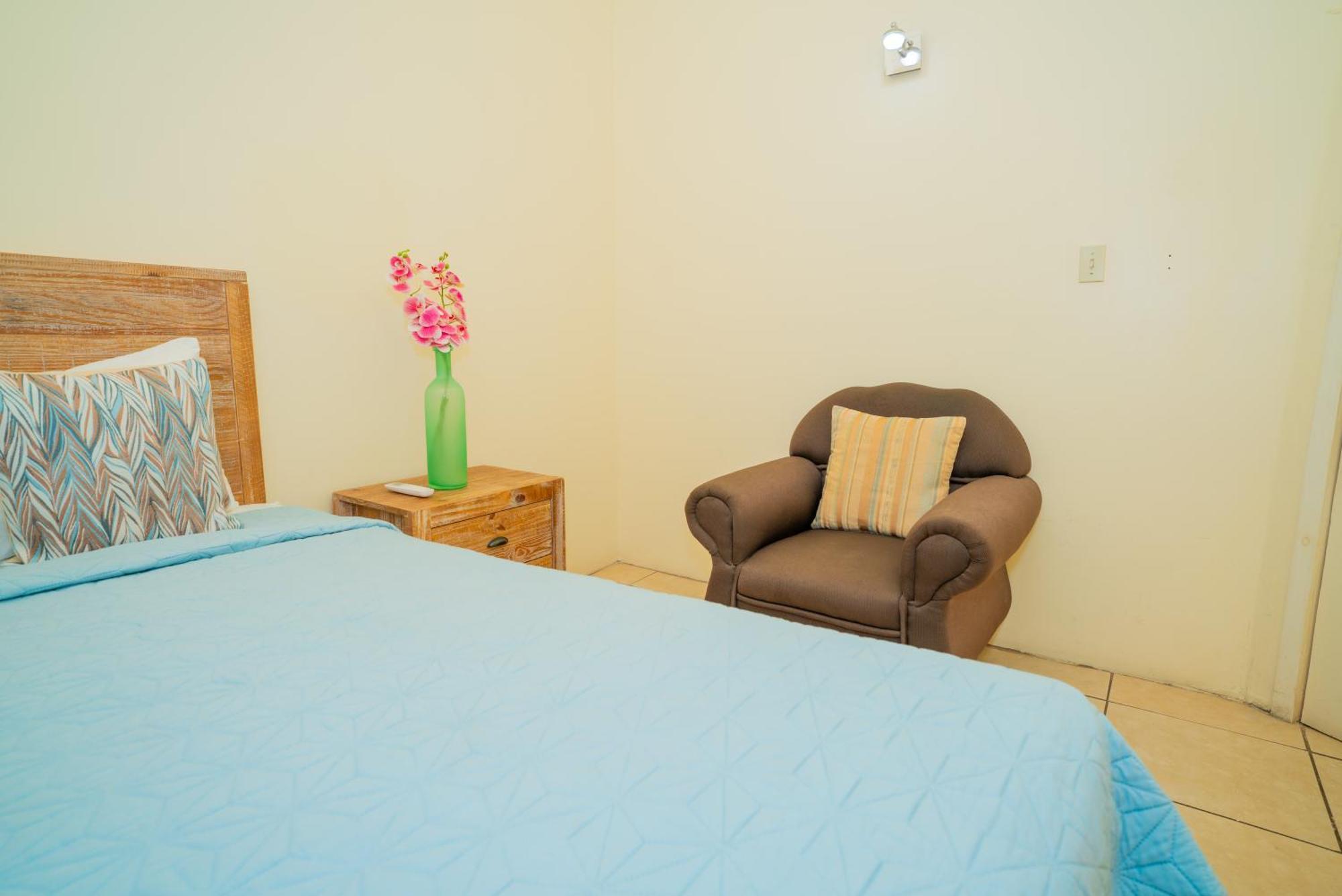 Connie'S Comfort Suites St. John's Екстер'єр фото