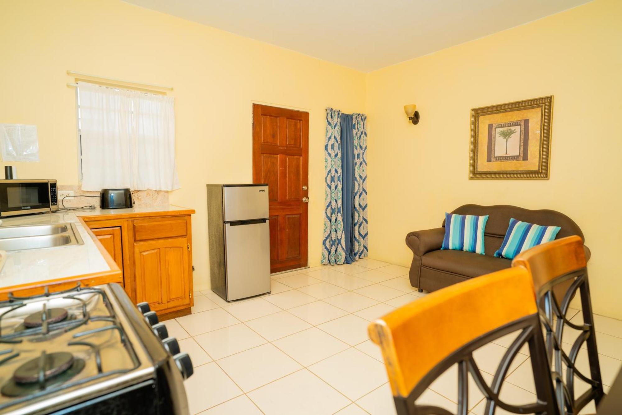 Connie'S Comfort Suites St. John's Екстер'єр фото