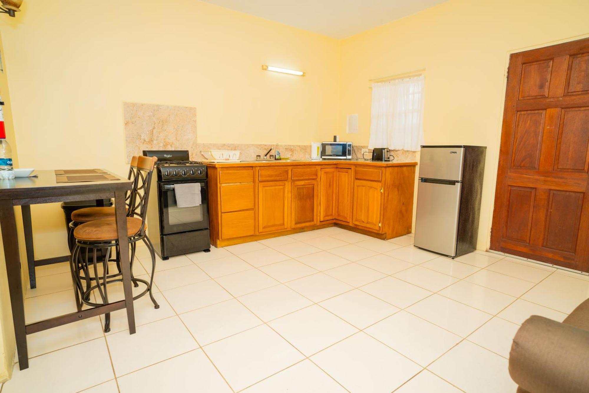 Connie'S Comfort Suites St. John's Екстер'єр фото