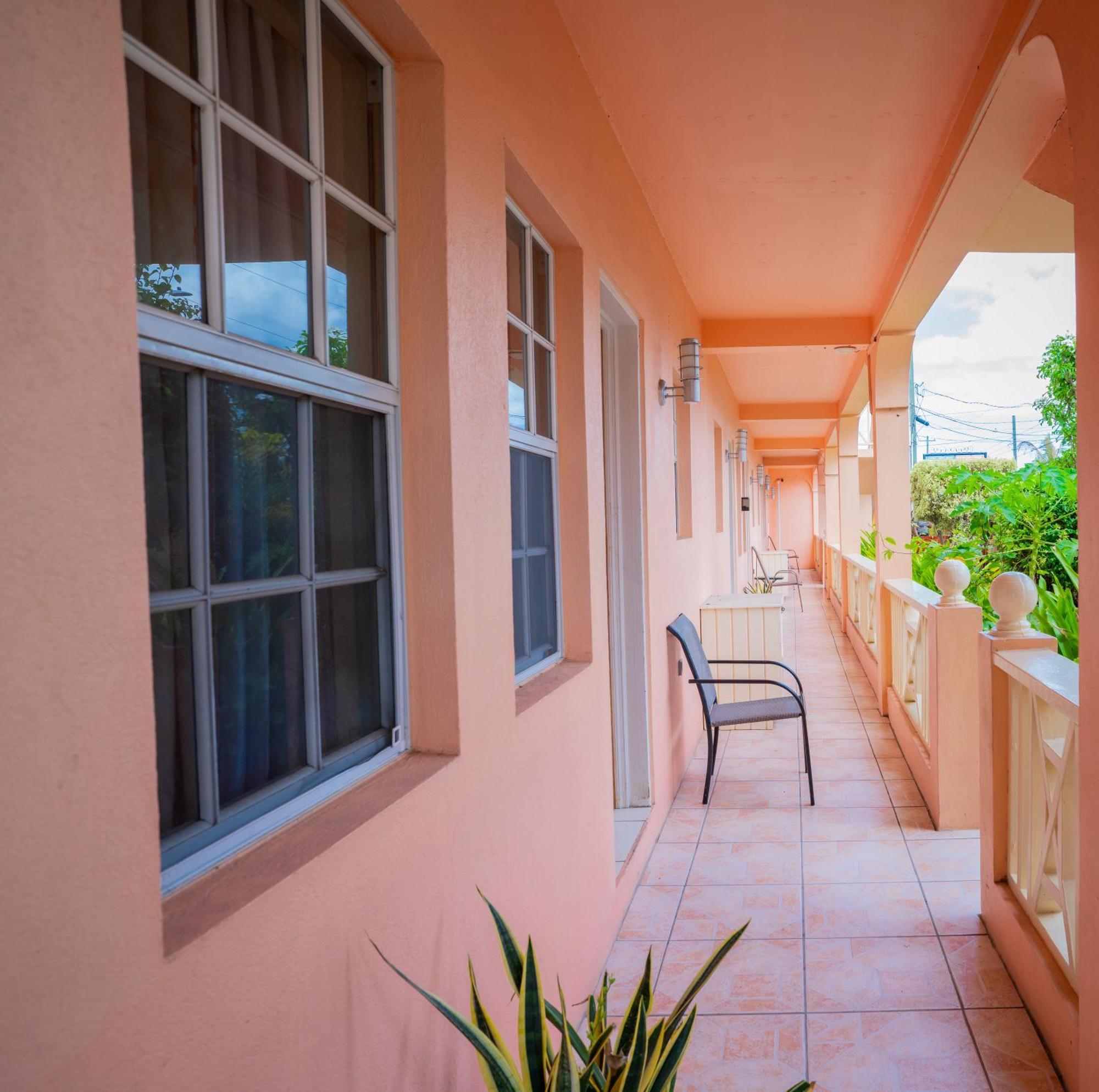 Connie'S Comfort Suites St. John's Екстер'єр фото
