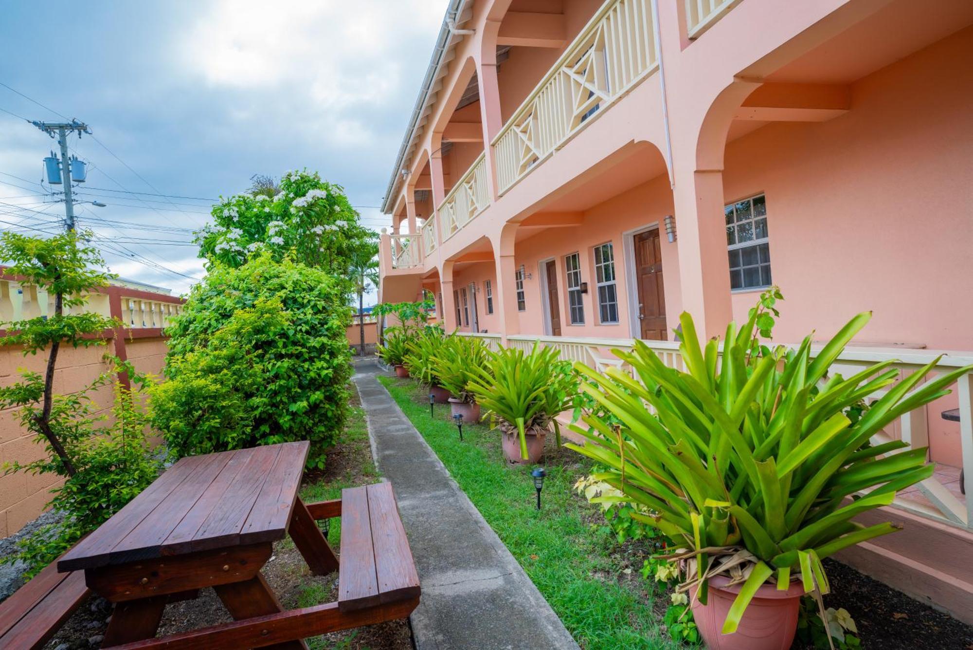 Connie'S Comfort Suites St. John's Екстер'єр фото