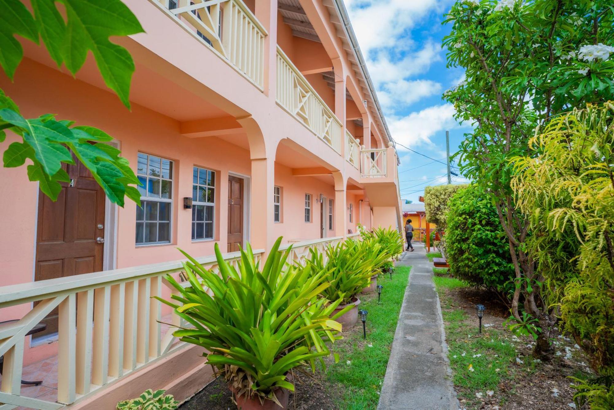 Connie'S Comfort Suites St. John's Екстер'єр фото