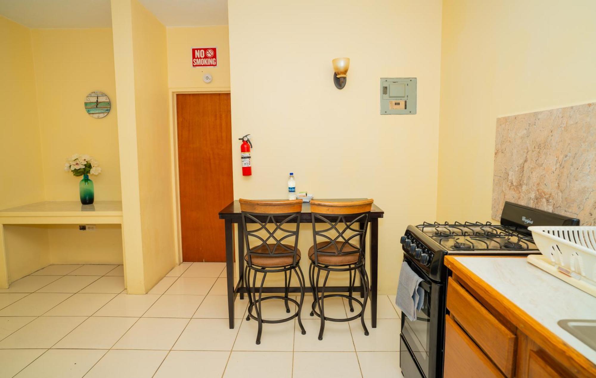 Connie'S Comfort Suites St. John's Екстер'єр фото