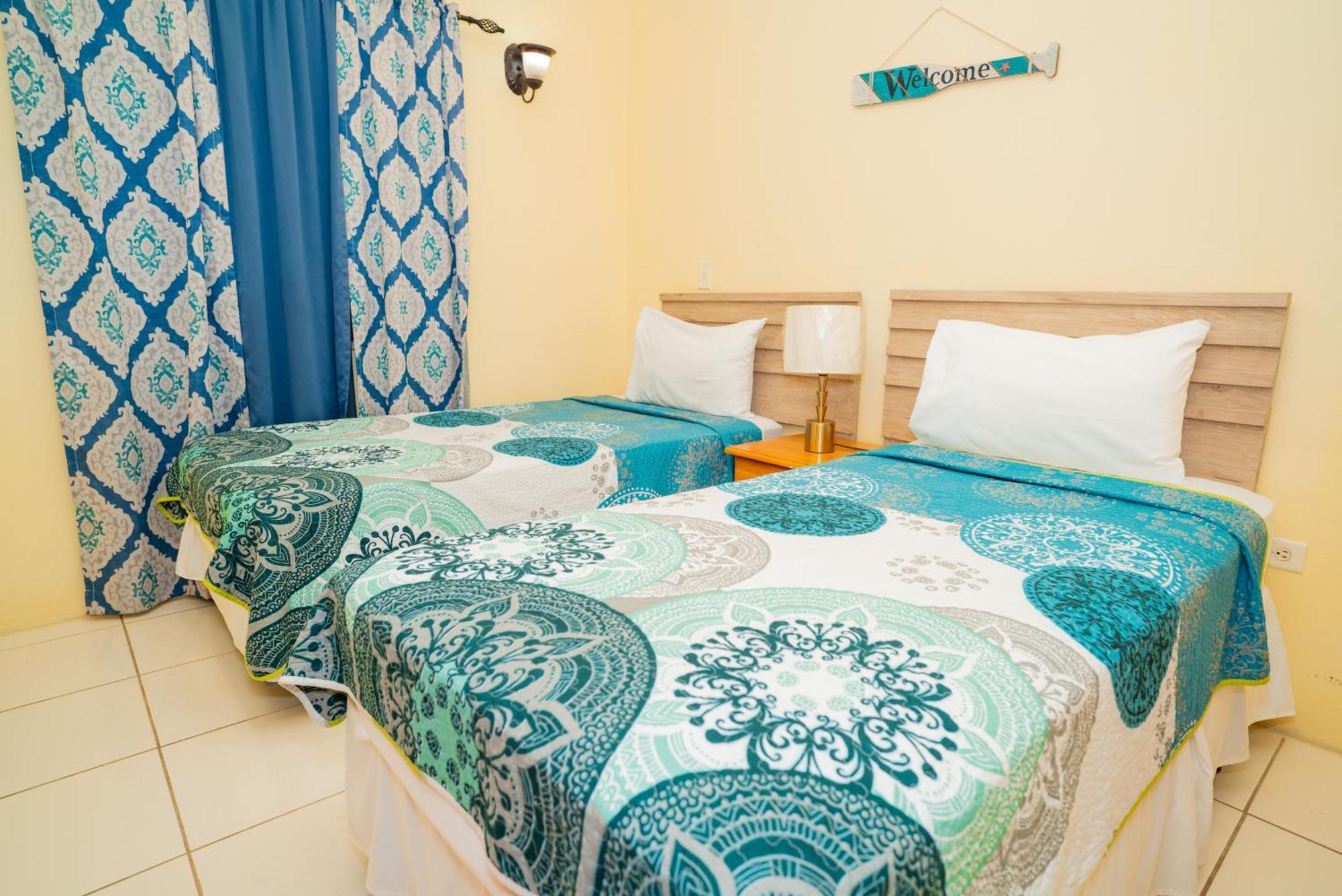 Connie'S Comfort Suites St. John's Екстер'єр фото