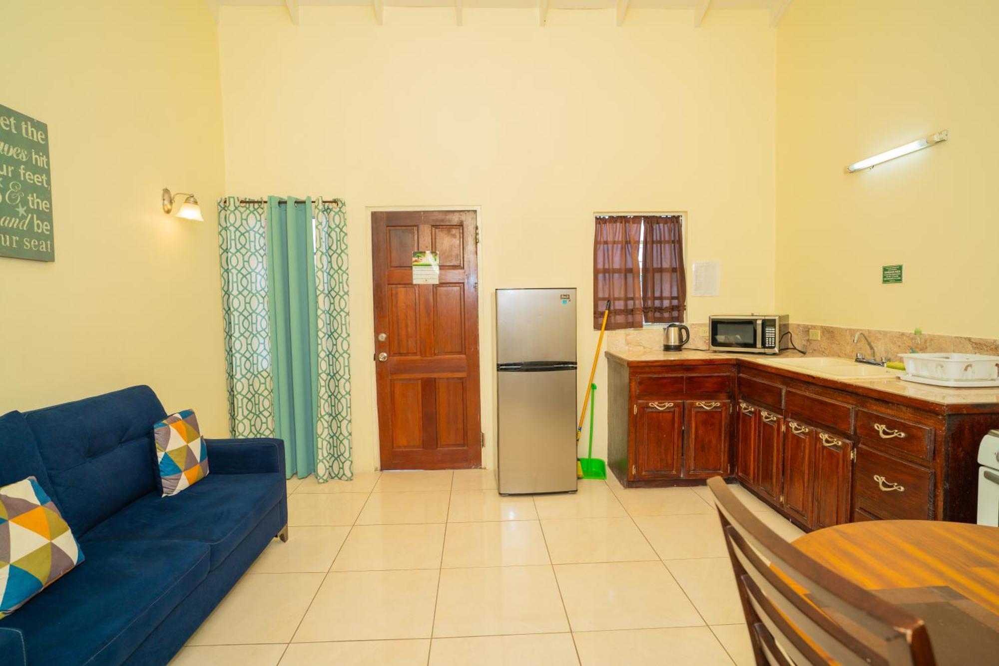 Connie'S Comfort Suites St. John's Екстер'єр фото