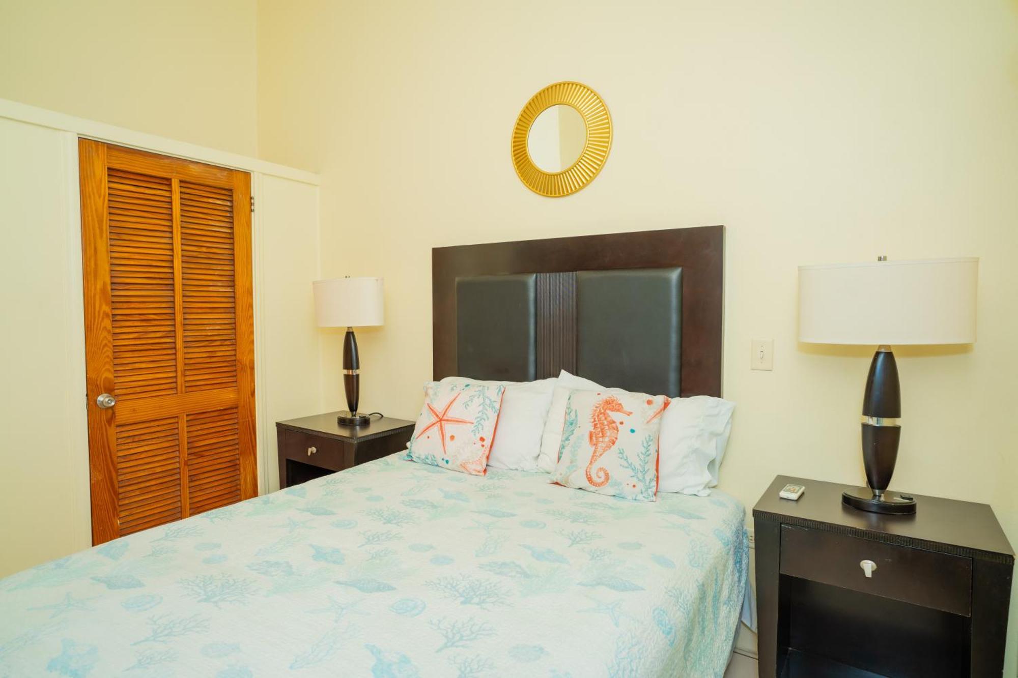 Connie'S Comfort Suites St. John's Екстер'єр фото
