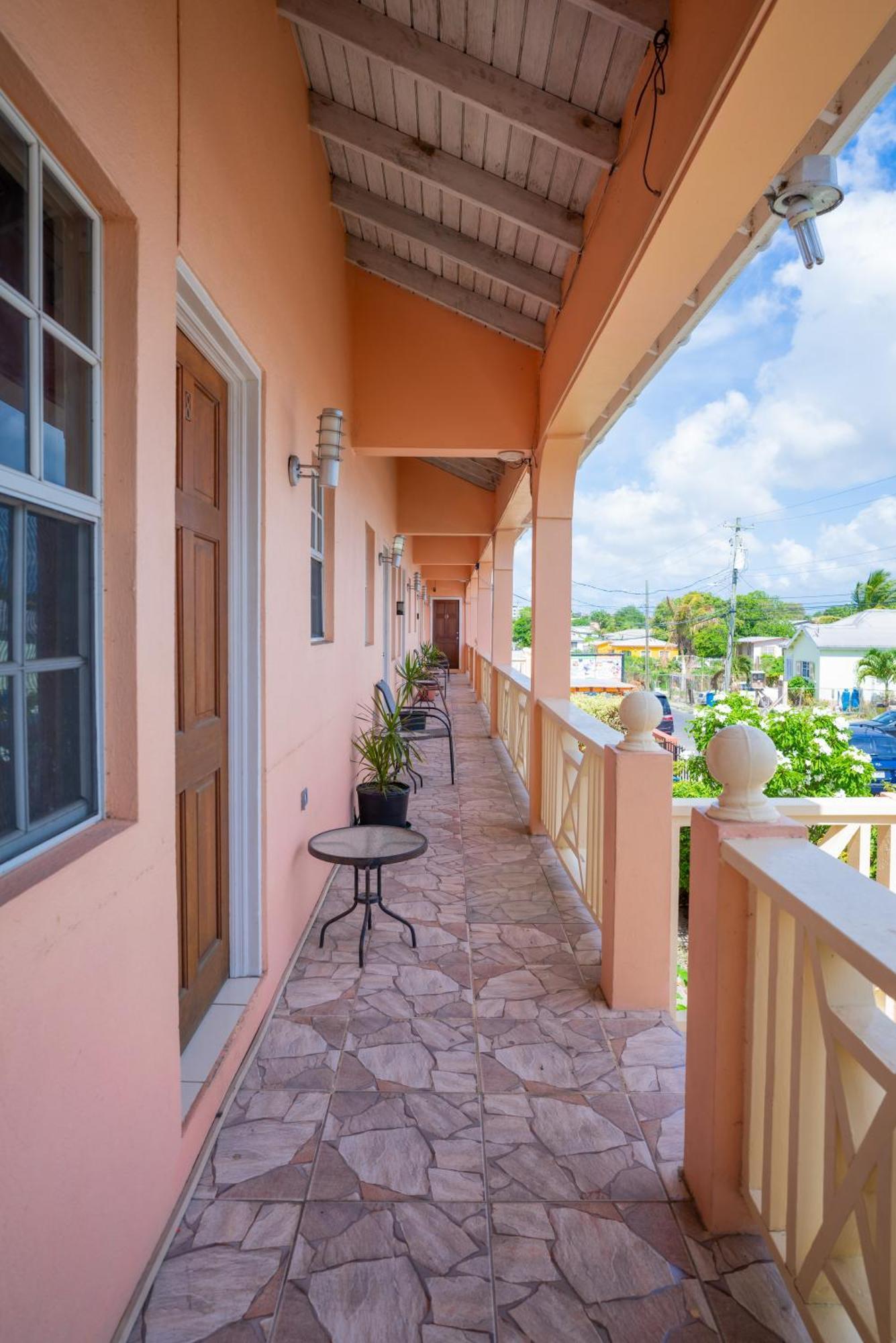 Connie'S Comfort Suites St. John's Екстер'єр фото