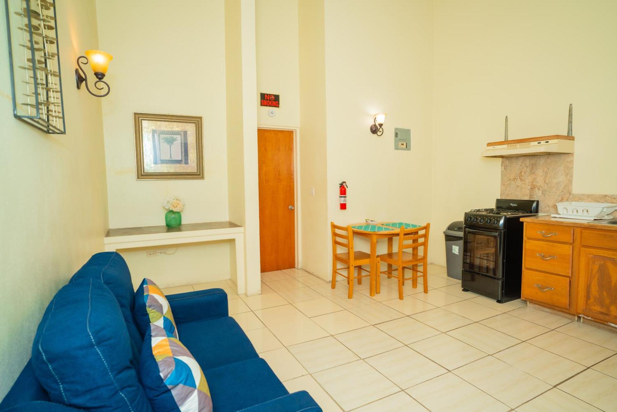 Connie'S Comfort Suites St. John's Екстер'єр фото