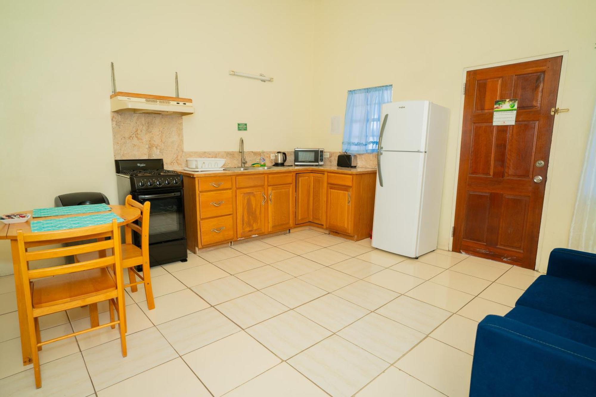 Connie'S Comfort Suites St. John's Екстер'єр фото