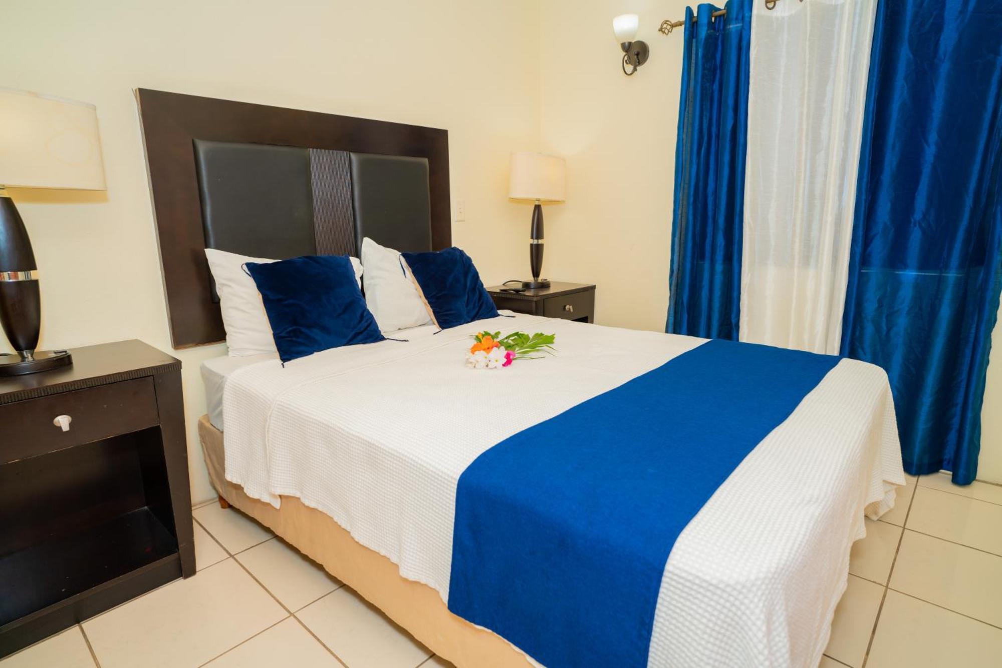 Connie'S Comfort Suites St. John's Екстер'єр фото