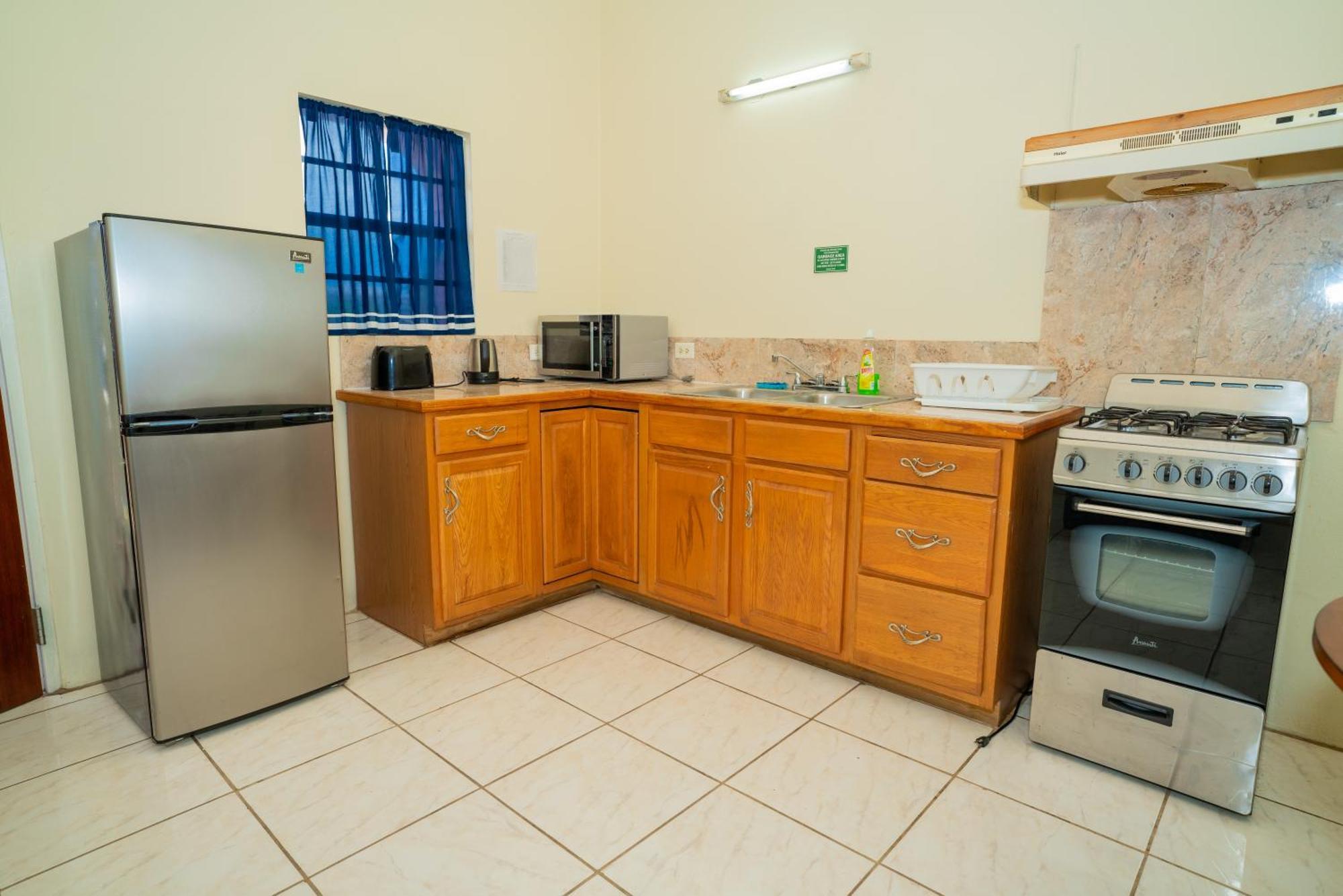 Connie'S Comfort Suites St. John's Екстер'єр фото