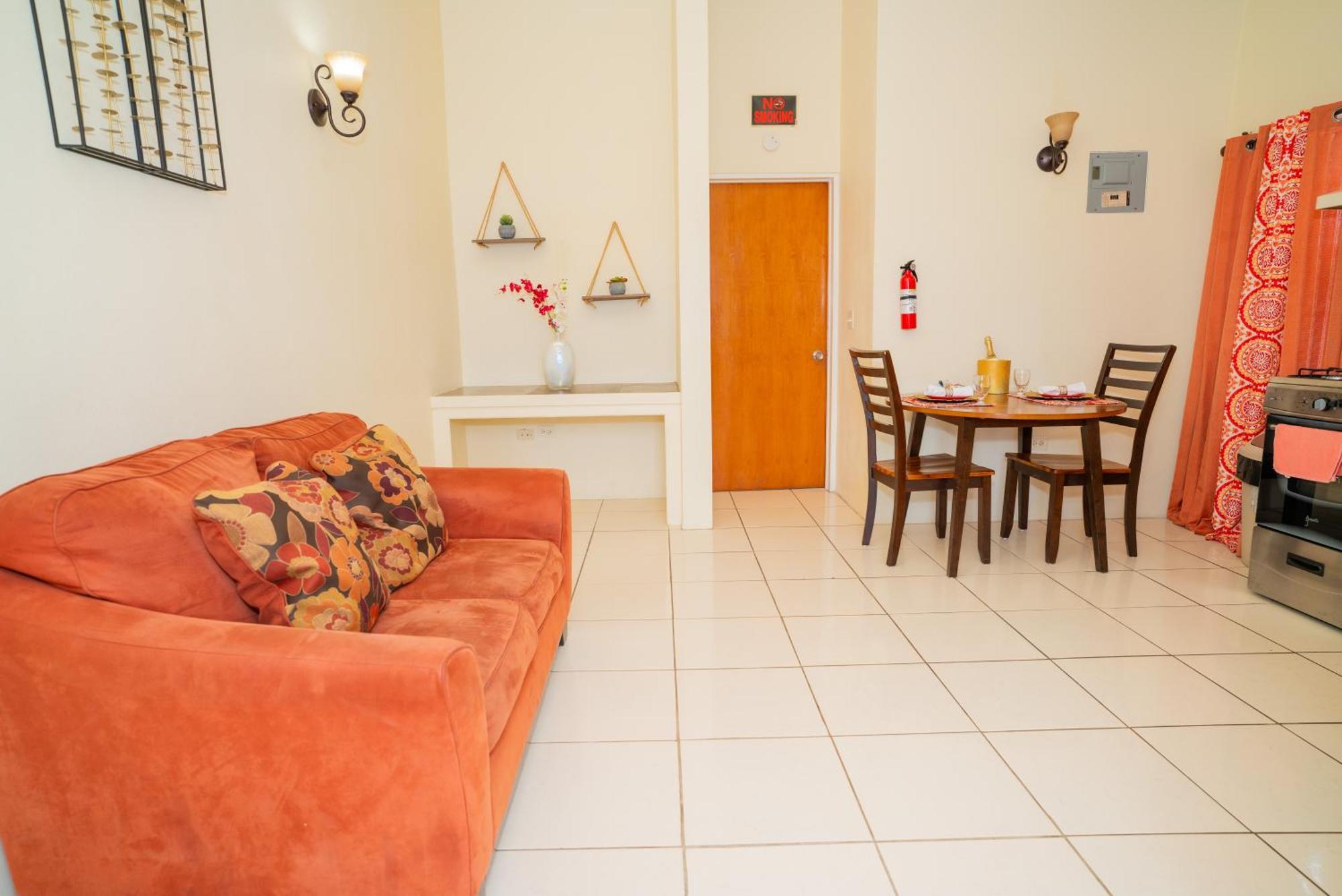 Connie'S Comfort Suites St. John's Екстер'єр фото