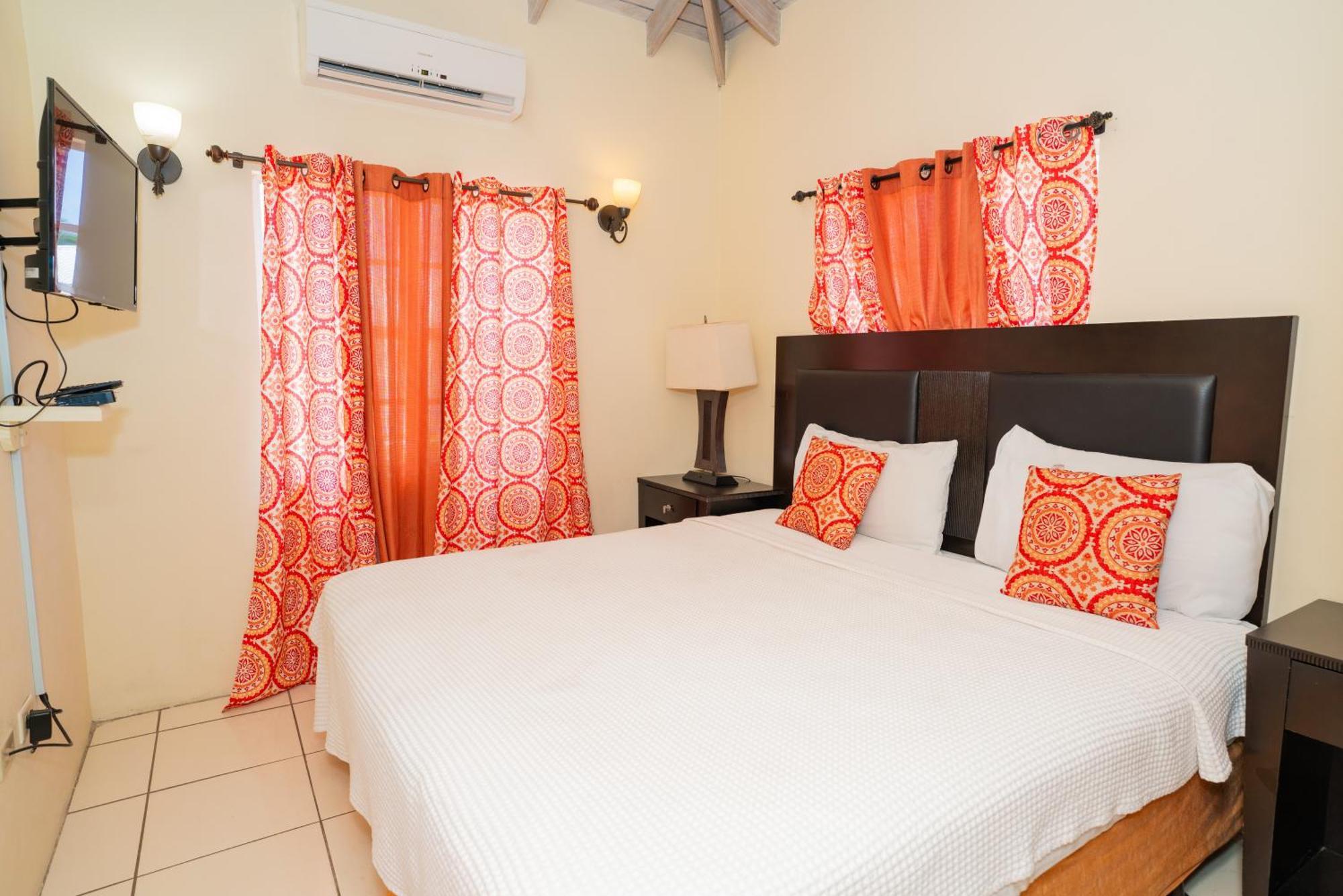 Connie'S Comfort Suites St. John's Екстер'єр фото