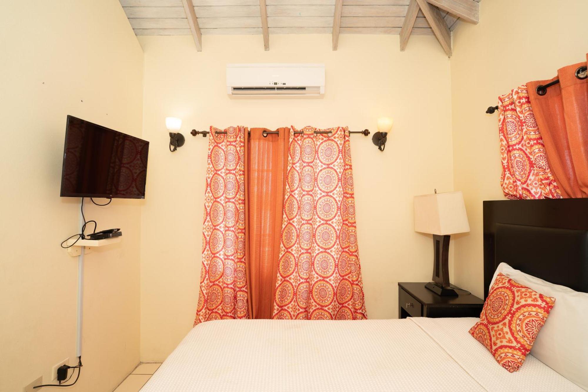 Connie'S Comfort Suites St. John's Екстер'єр фото