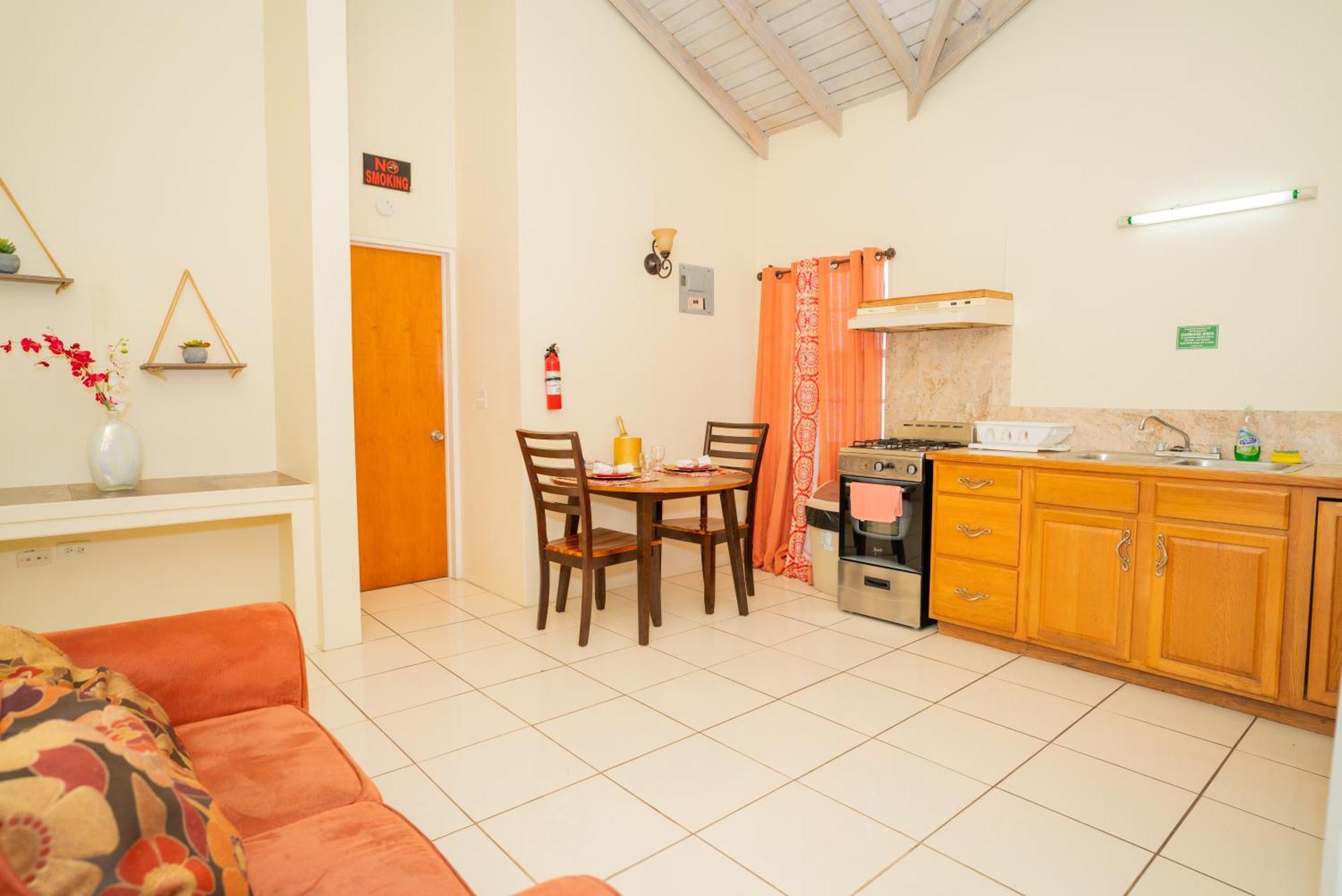 Connie'S Comfort Suites St. John's Екстер'єр фото
