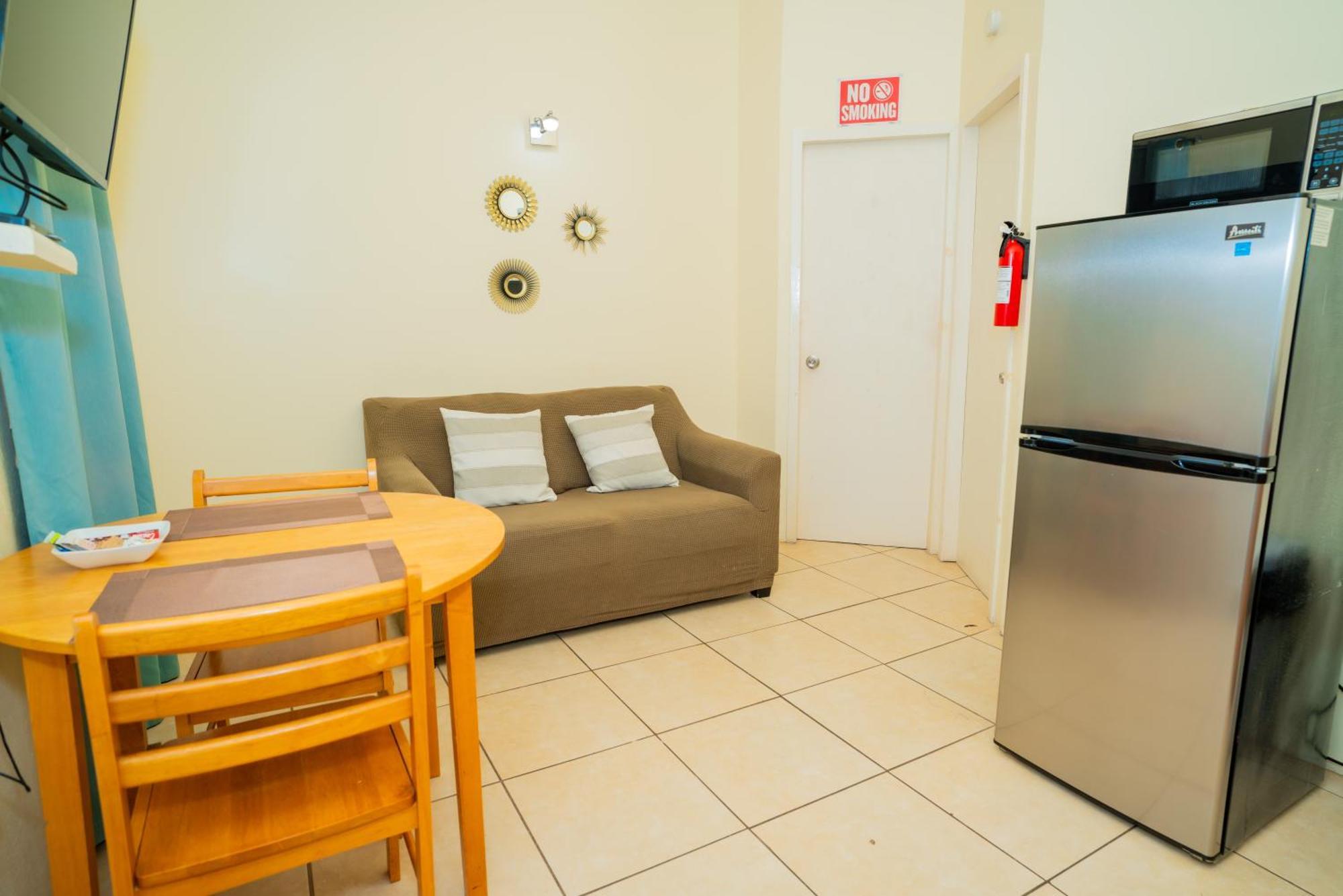 Connie'S Comfort Suites St. John's Екстер'єр фото