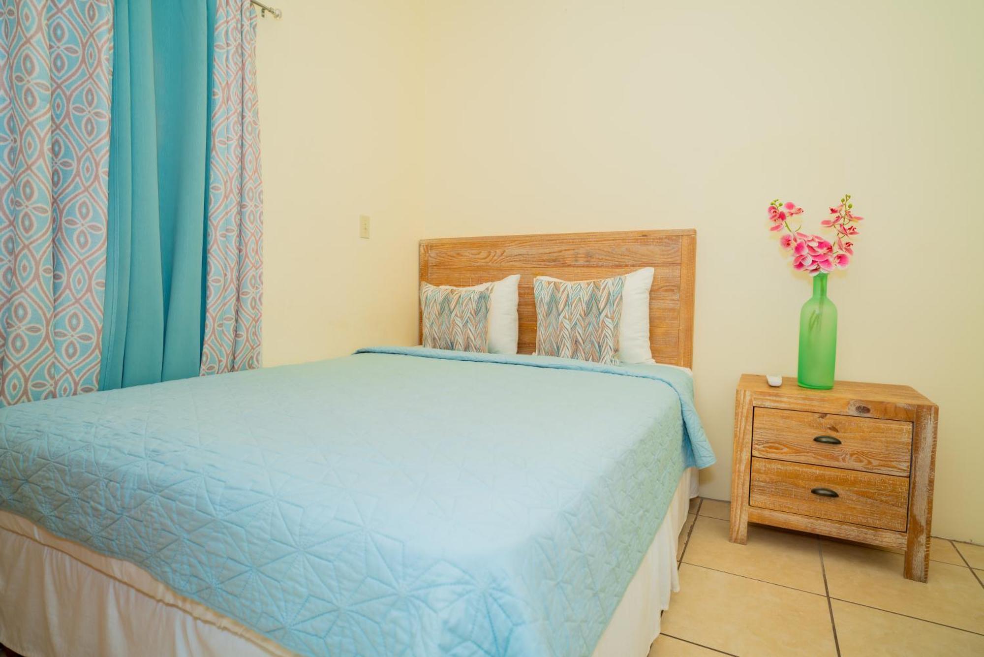 Connie'S Comfort Suites St. John's Екстер'єр фото