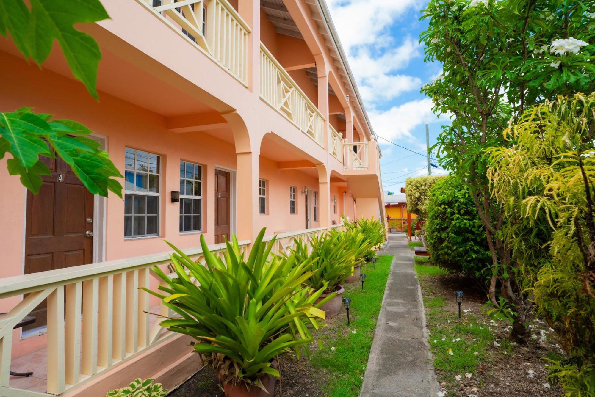 Connie'S Comfort Suites St. John's Екстер'єр фото