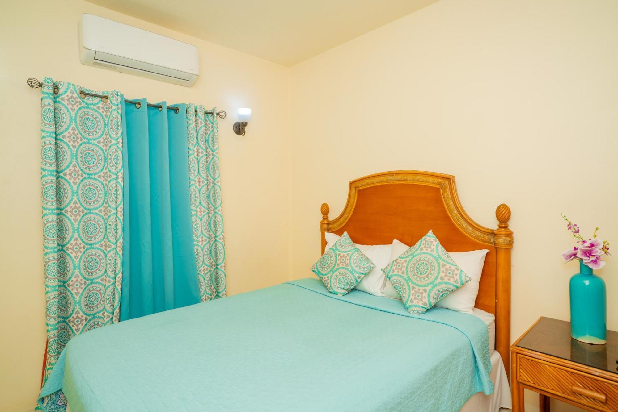 Connie'S Comfort Suites St. John's Екстер'єр фото
