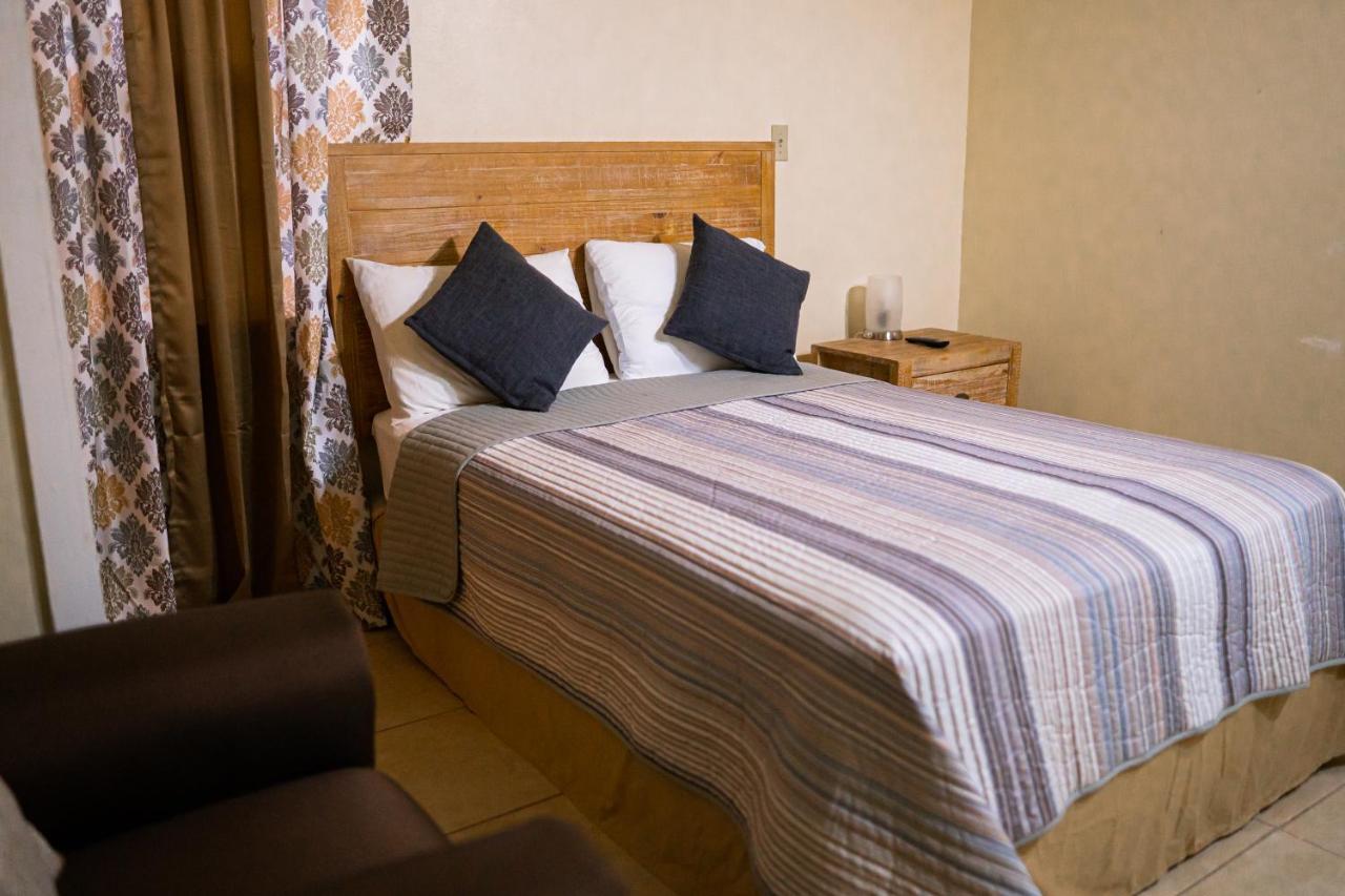 Connie'S Comfort Suites St. John's Екстер'єр фото