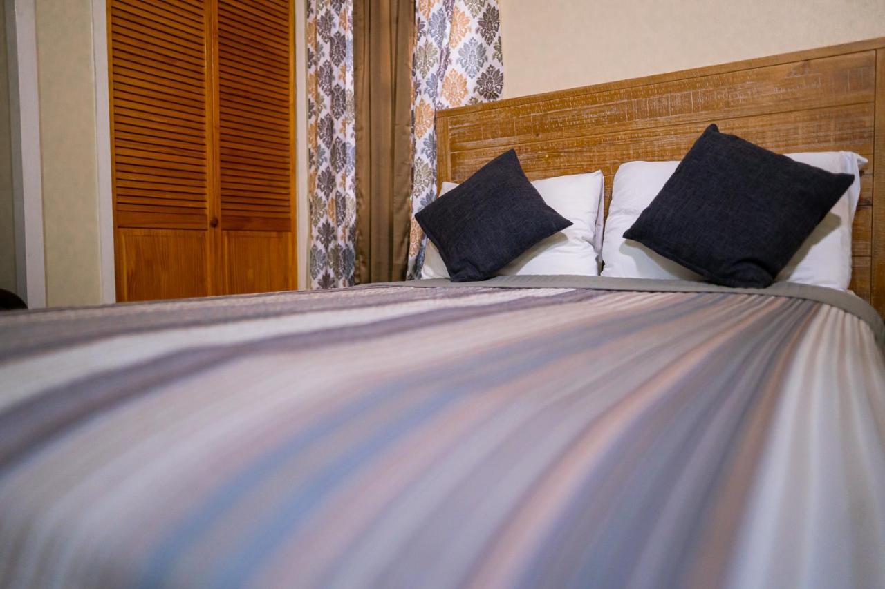 Connie'S Comfort Suites St. John's Екстер'єр фото