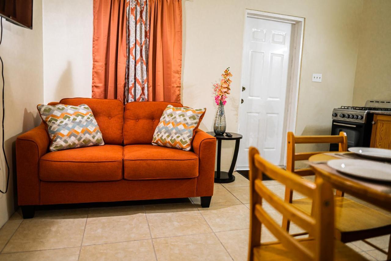 Connie'S Comfort Suites St. John's Екстер'єр фото