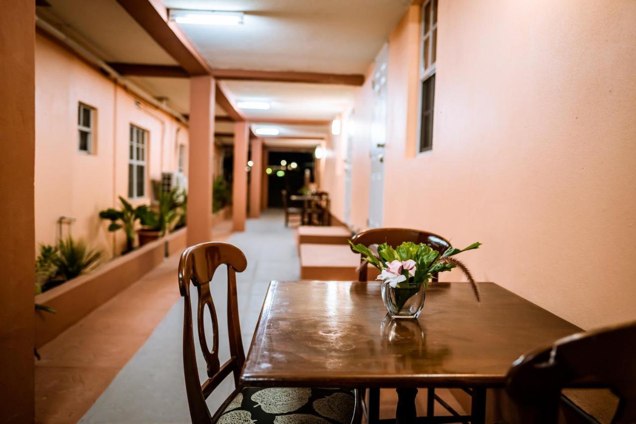 Connie'S Comfort Suites St. John's Екстер'єр фото